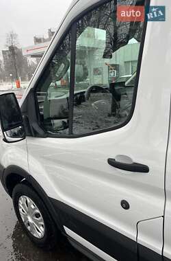 Грузовой фургон Ford Transit 2022 в 
