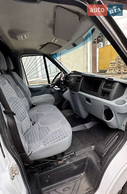 Грузовой фургон Ford Transit 2011 в 