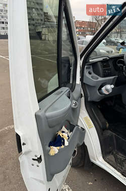 Грузовой фургон Ford Transit 2011 в 