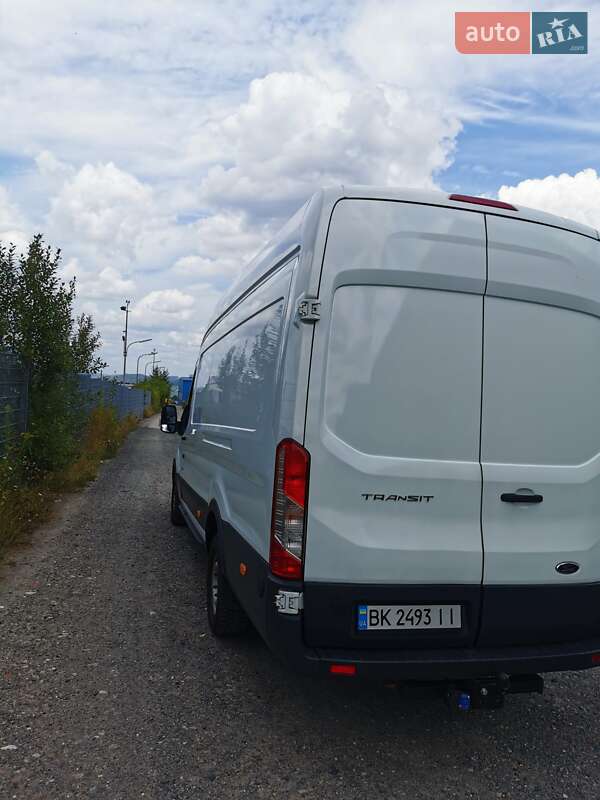 Грузовой фургон Ford Transit 2016 в Ровно