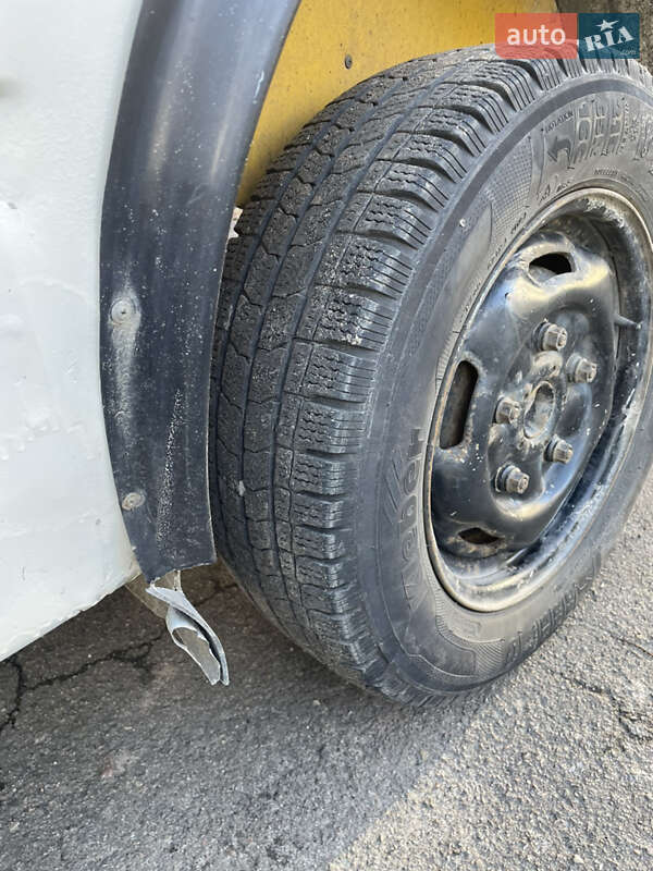 Грузовой фургон Ford Transit 2002 в Львове