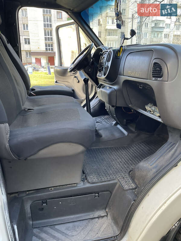 Грузовой фургон Ford Transit 2002 в Львове