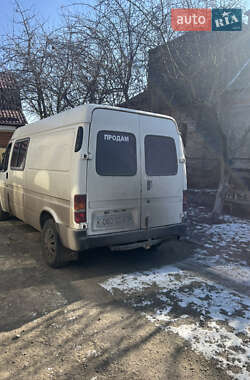 Грузовой фургон Ford Transit 2000 в 