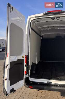 Грузовой фургон Ford Transit 2023 в 
