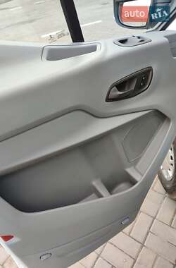Грузовой фургон Ford Transit 2019 в 