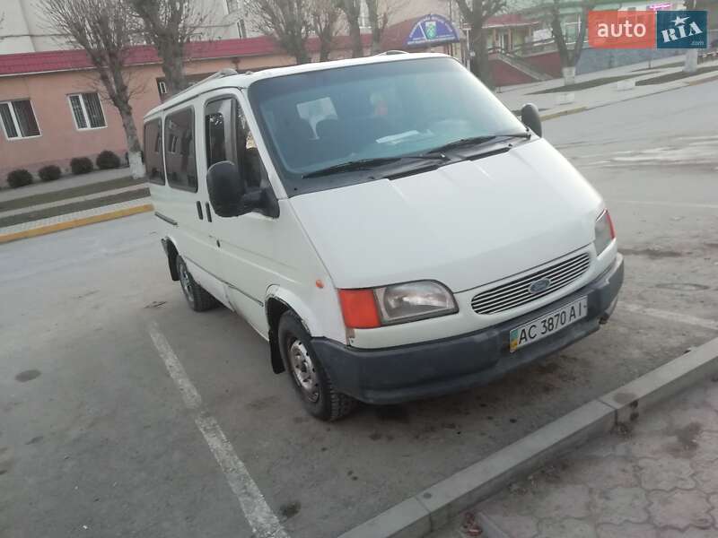 Микроавтобус Ford Transit 2000 в 