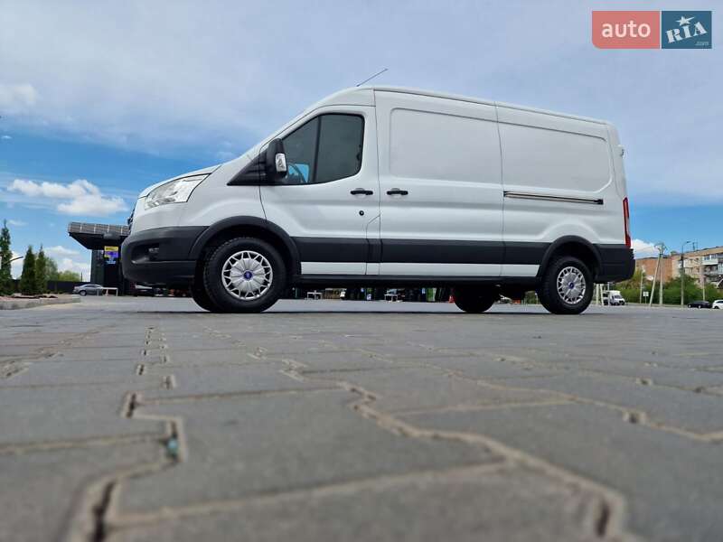 Грузовой фургон Ford Transit 2017 в Луцке