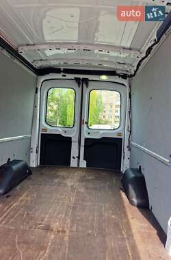Грузовой фургон Ford Transit 2017 в 