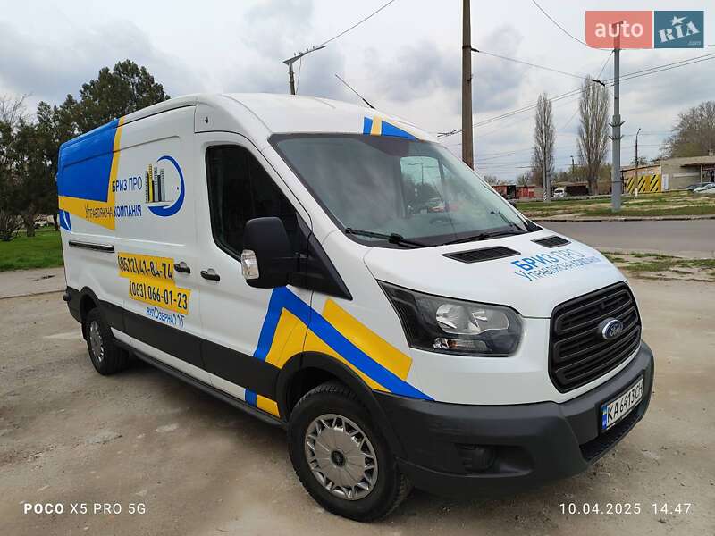 Грузовой фургон Ford Transit 2017 в 