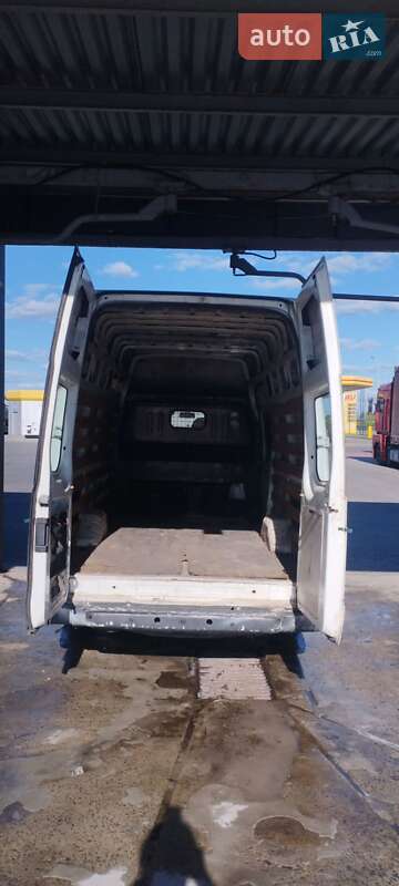 Вантажний фургон Ford Transit 2005 в Любомлі