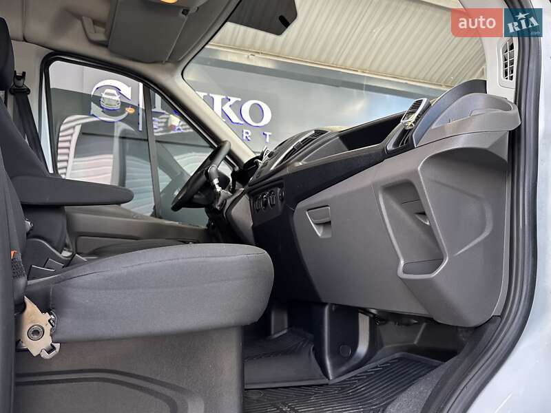 Грузопассажирский фургон Ford Transit 2023 в Киеве