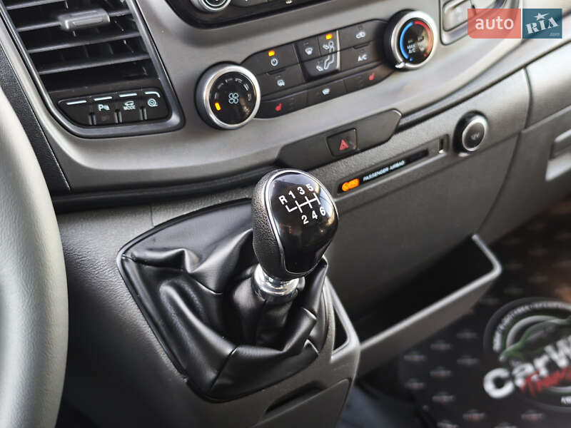 Вантажний фургон Ford Transit 2020 в Луцьку