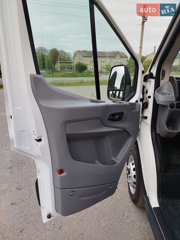 Вантажний фургон Ford Transit 2018 в Дубні