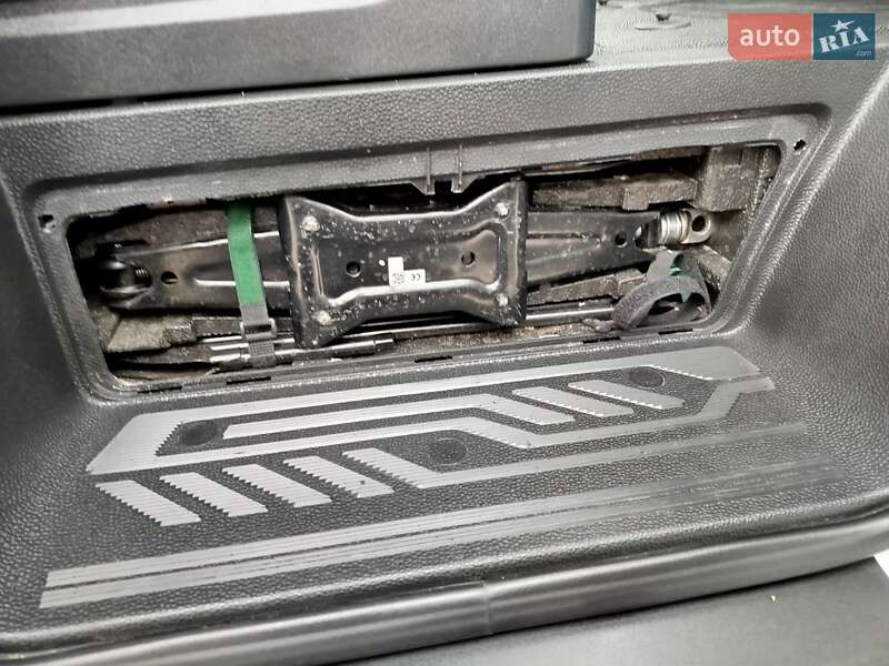 Вантажний фургон Ford Transit 2018 в Дубні