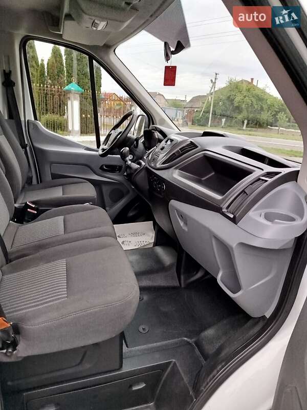 Вантажний фургон Ford Transit 2018 в Дубні