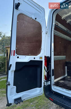 Грузовой фургон Ford Transit 2017 в 