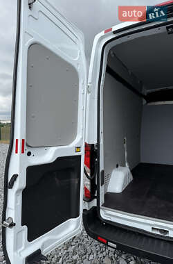 Грузовой фургон Ford Transit 2019 в 