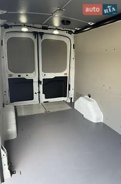 Грузовой фургон Ford Transit 2020 в 