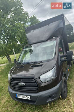 Вантажний фургон Ford Transit 2016 в Чернівцях