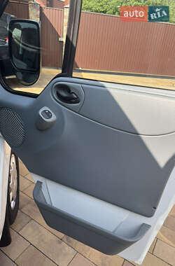 Грузовой фургон Ford Transit 2013 в 