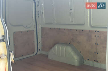 Вантажний фургон Ford Transit 2001 в 