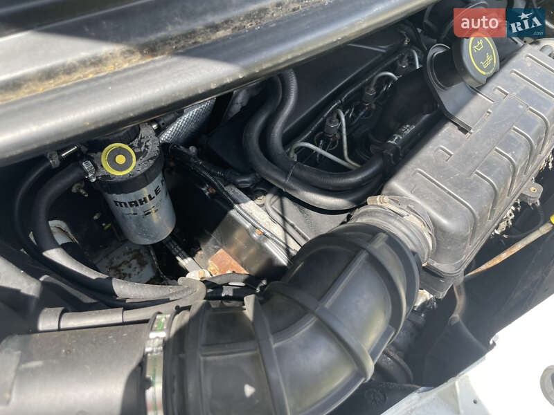 Грузовой фургон Ford Transit 2004 в Бобровице