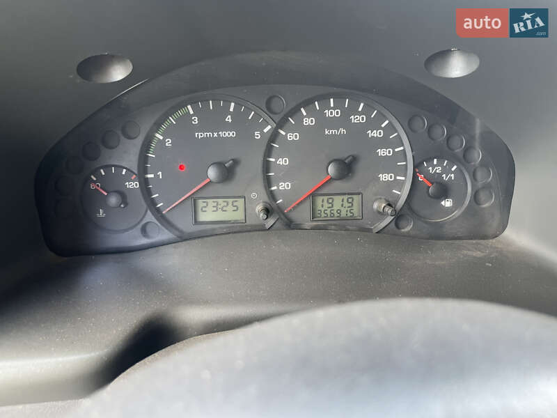 Грузовой фургон Ford Transit 2004 в Бобровице
