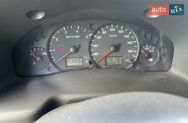Грузовой фургон Ford Transit 2004 в 