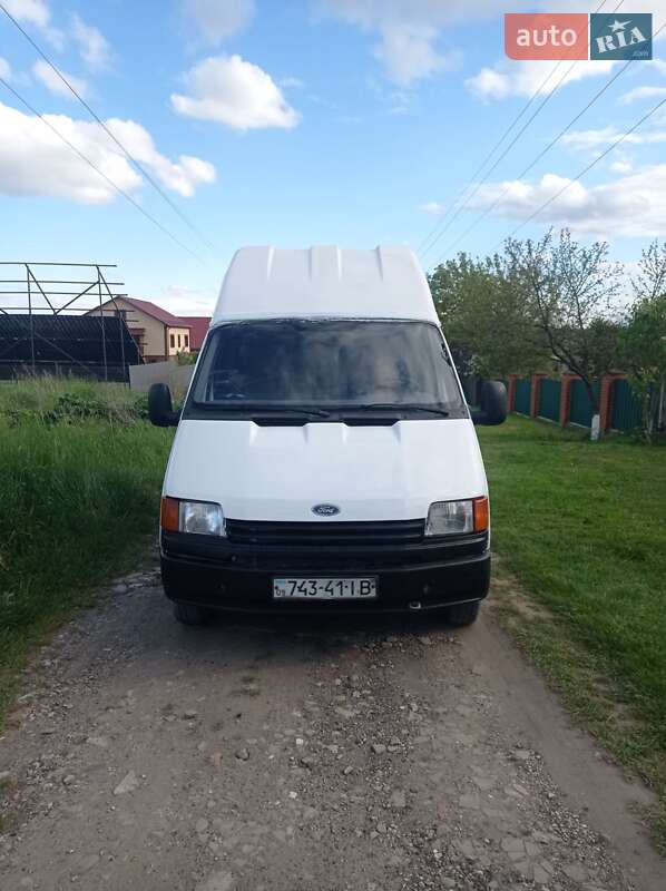 Грузовой фургон Ford Transit 1981 в Бурштыне