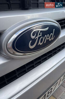 Грузовой фургон Ford Transit 2011 в 