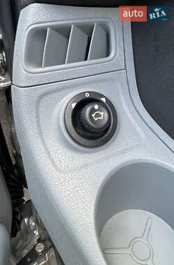 Грузовой фургон Ford Transit 2011 в 