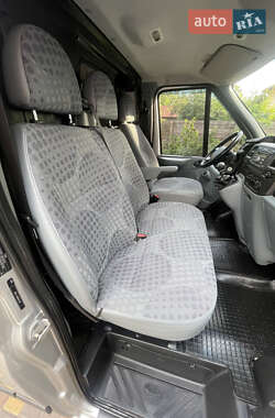 Грузовой фургон Ford Transit 2011 в 
