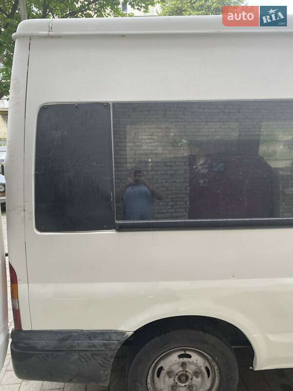 Грузопассажирский фургон Ford Transit 2002 в Львове