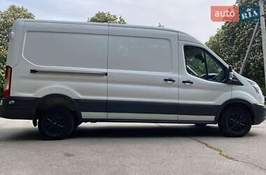Грузовой фургон Ford Transit 2015 в 