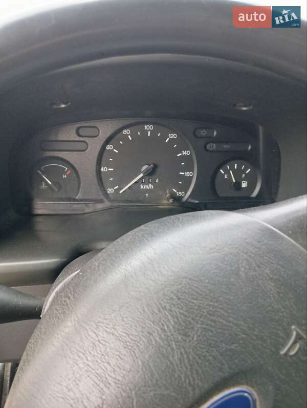 Грузовой фургон Ford Transit 2003 в 