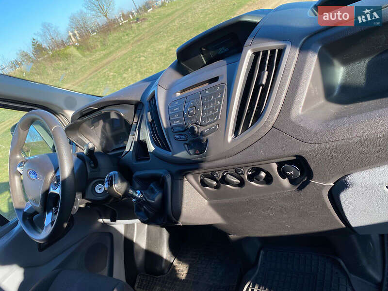 Грузовой фургон Ford Transit 2014 в Новоселице