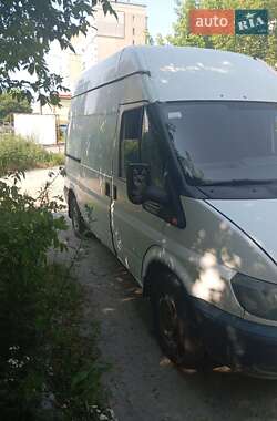 Грузовой фургон Ford Transit 2004 в 