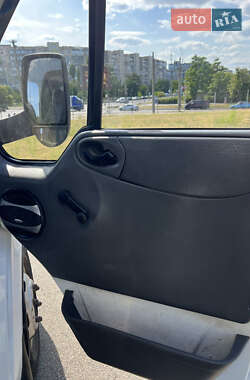 Грузовой фургон Ford Transit 2004 в 