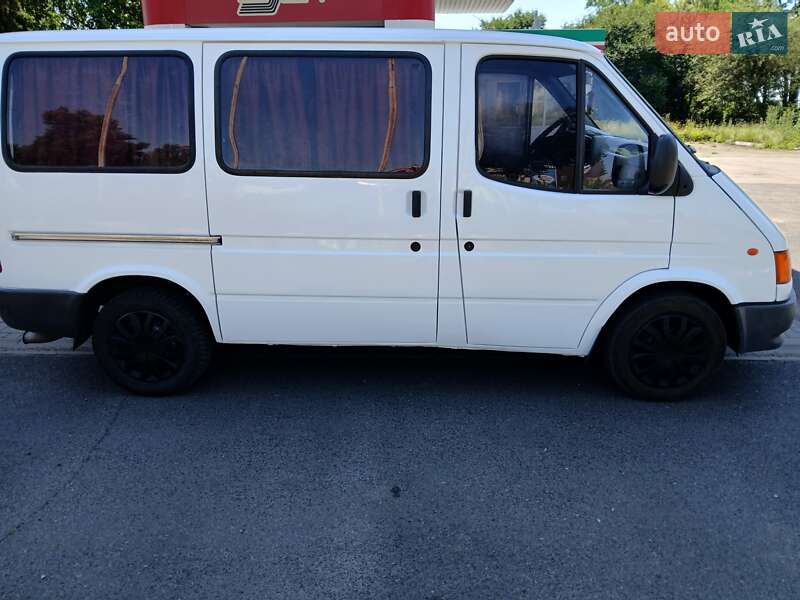 Микроавтобус Ford Transit 2000 в Гадяче