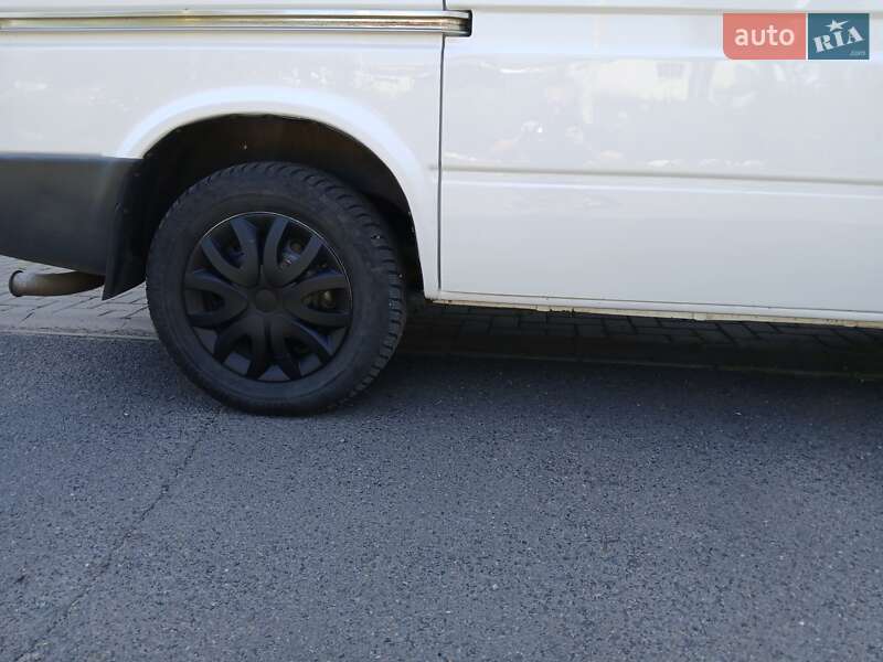 Микроавтобус Ford Transit 2000 в Гадяче