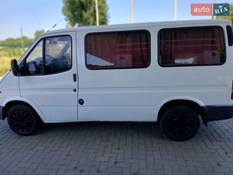 Микроавтобус Ford Transit 2000 в Гадяче