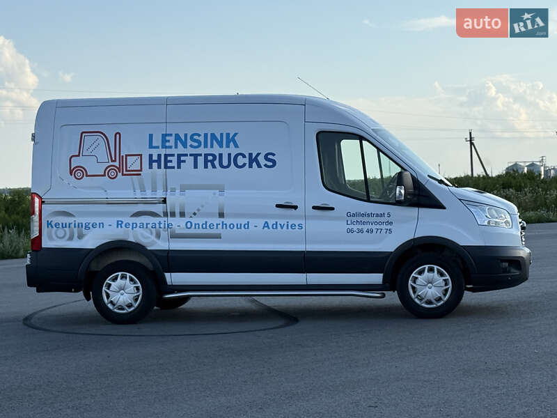 Вантажний фургон Ford Transit 2017 в Радивиліві