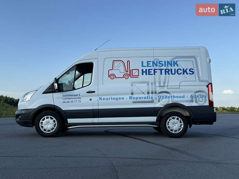 Вантажний фургон Ford Transit 2017 в Радивиліві