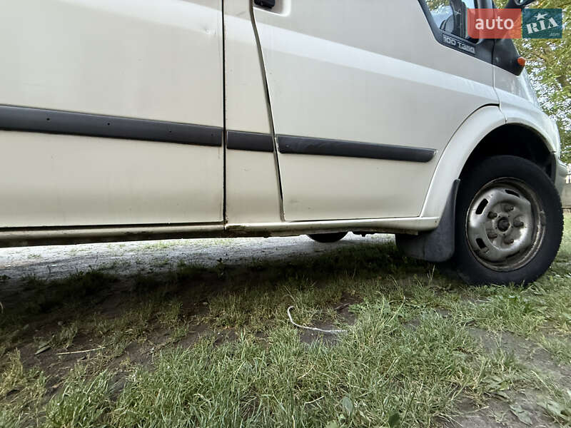 Вантажний фургон Ford Transit 2005 в Іванові