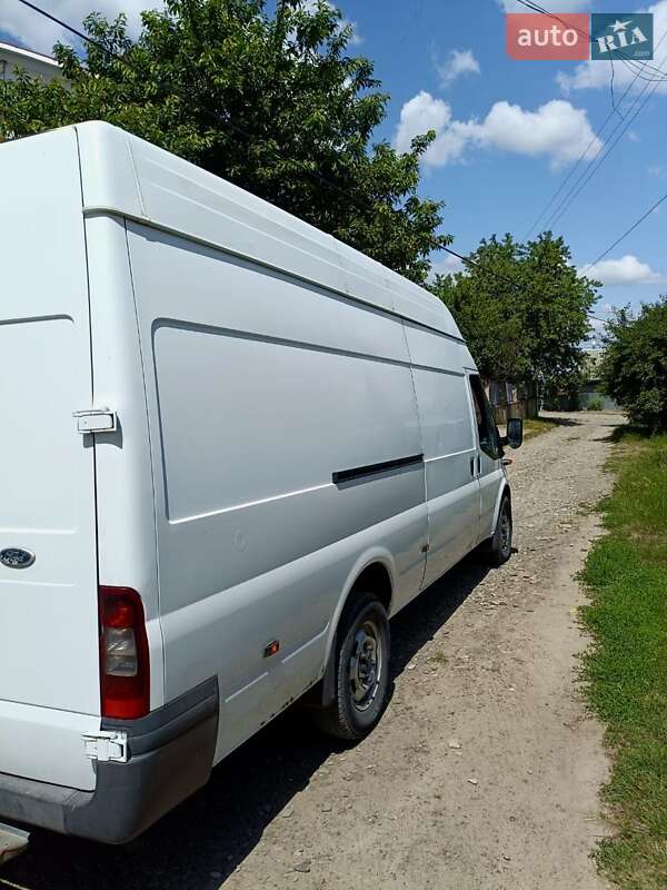 Вантажний фургон Ford Transit 2012 в Чернівцях