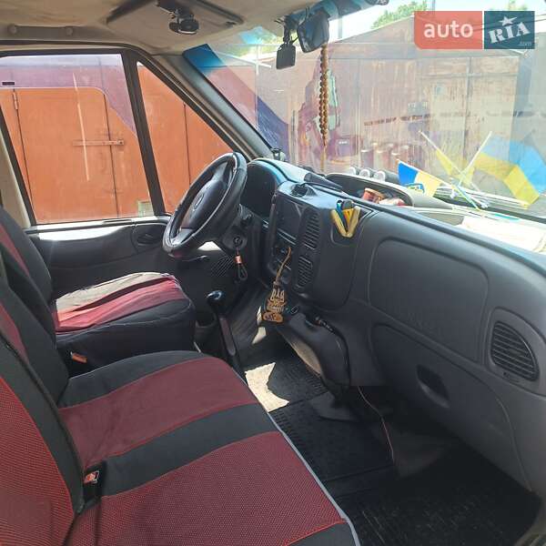 Вантажопасажирський фургон Ford Transit 2004 в Дніпрі