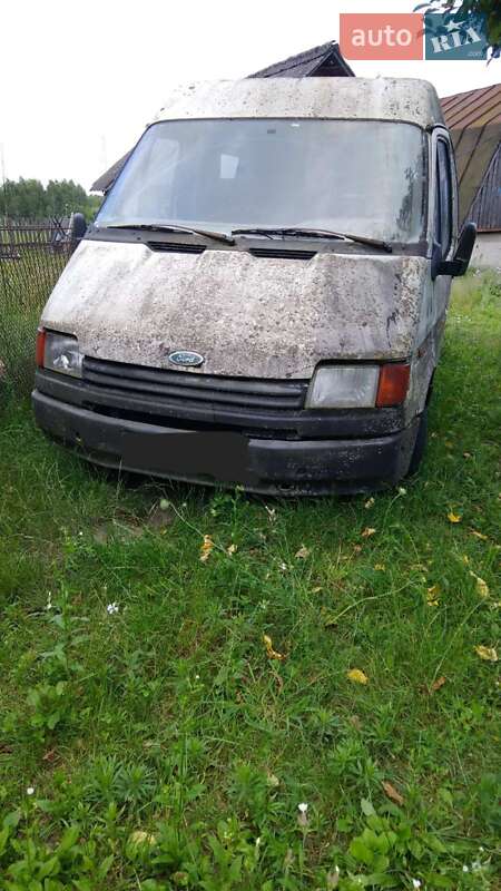 Микроавтобус Ford Transit 1988 в Вараше