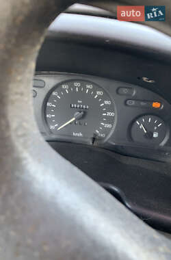 Грузовой фургон Ford Transit 2000 в 