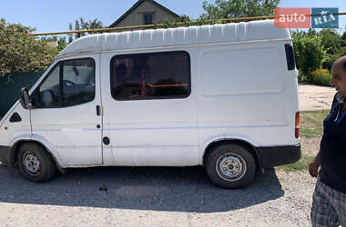 Грузовой фургон Ford Transit 2000 в 