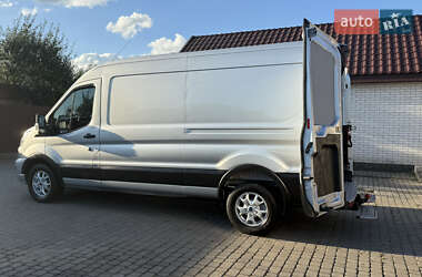 Грузовой фургон Ford Transit 2022 в 